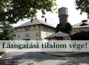 Látogatási tilalom vége illusztrációs kép, melyen a kórház látható és egy felirat, hogy vége a tilalomnak.